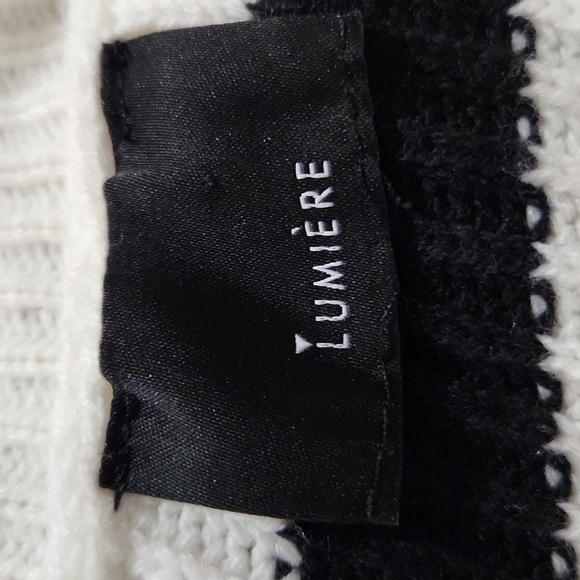 Black and white sweater size small from lumière - Picture 3 of 5